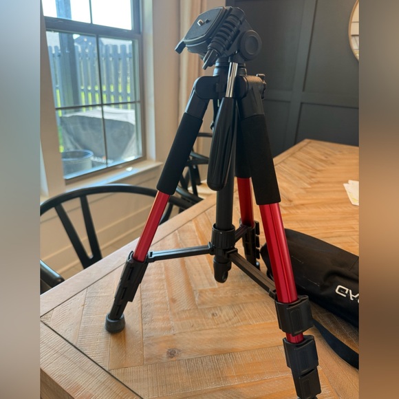 Tairoad Lightweight Compact 55” Red and Black Camera Tripod - Picture 1 of 2